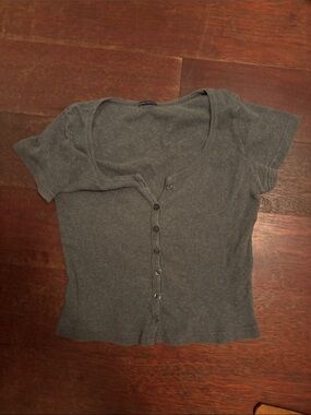 Brandy Melville Gray Short-Sleeve Ribbed Button-Front Top